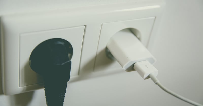 Norme hauteur interrupteur et prise : les règles à connaître pour bien les poser