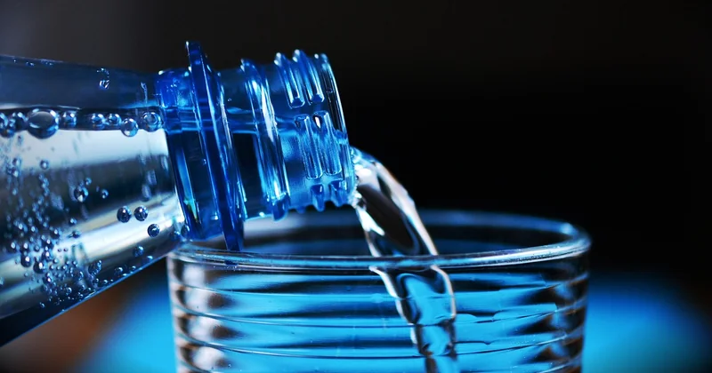 Bouillotte à eau ou bouillotte sèche : le comparatif honnête