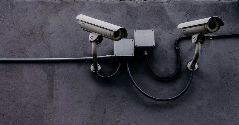 Pourquoi ma caméra est hors ligne ? Les 6 causes et solutions rapides