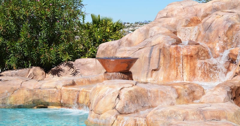 Camouflage piscine tubulaire : 7 solutions pour la rendre invisible