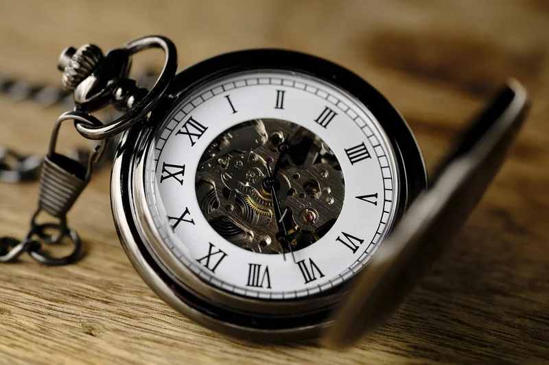 Reconnaître une vraie horloge murale année 50
